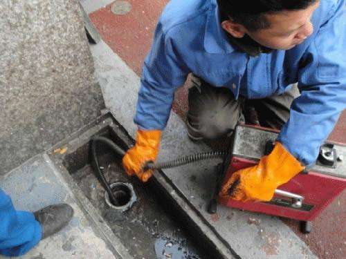 苏尼特右疏通下水道