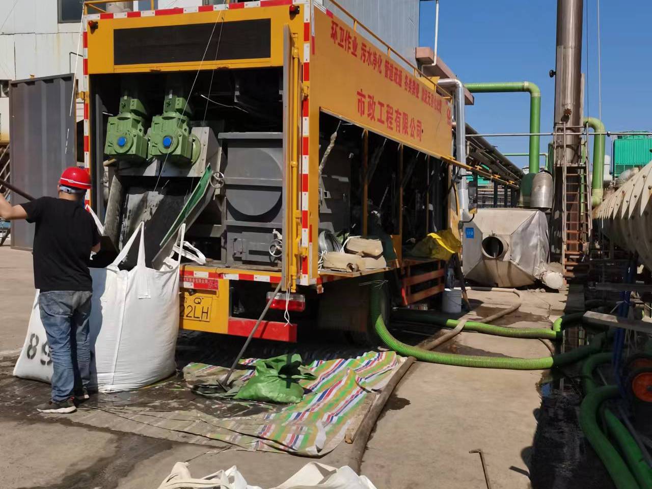 苏尼特右淤泥压干处理