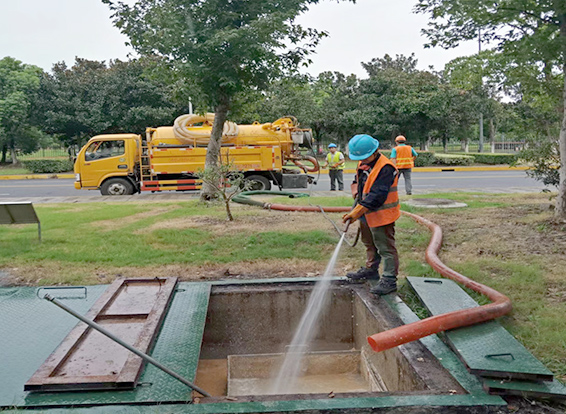 苏尼特右化油池清理